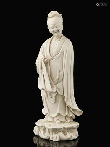 STATUETTE   D'IMMORTEL EN PORCELAINE BLANC DE CHINE, CHINE, DYNASTIE QING, ÉPOQUE KANGXI   (1662 - 1722)