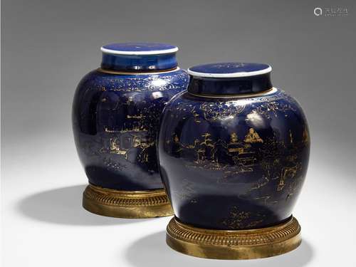 DEUX VASES   COUVERTS EN PORCELAINE BLEU POUDRÉ ET DÉCOR OR, CHINE, DYNASTIE QING, XIXe   SIÈCLE