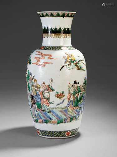 VASE EN   PORCELAINE FAMILLE VERTE, CHINE, DYNASTIE QING, FIN DU XIXe SIÈCLE