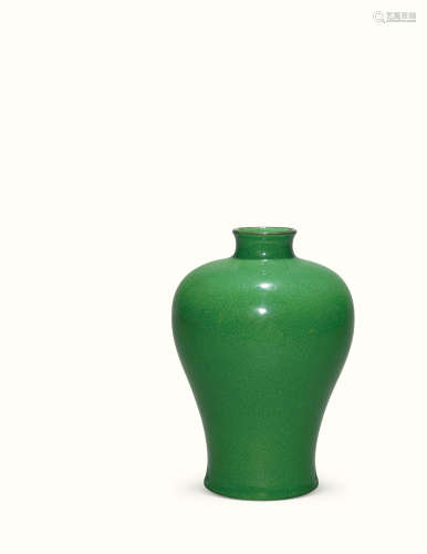 清康熙 鱼子绿釉梅瓶