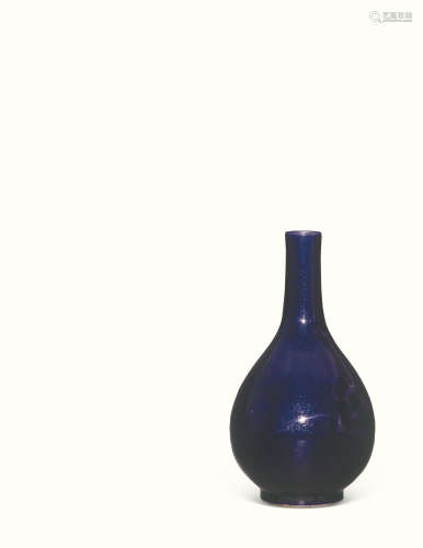 清乾隆 茄皮紫胆式瓶
