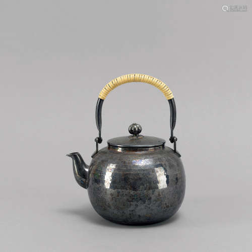 昭和时期 黄铜熏银槌目小壶