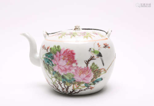 A Chinese Porcelain Tea Pot