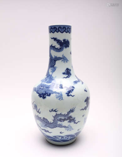 A Chinese Blue and White Porcelain Dragon Vase