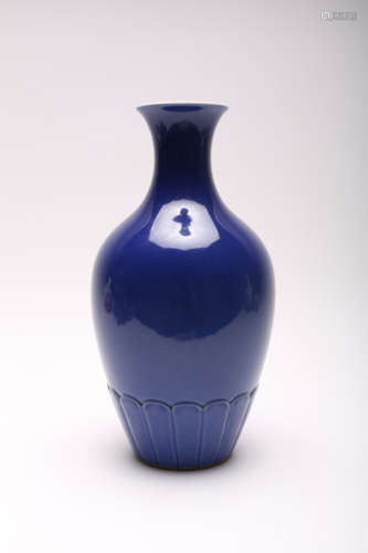 A Chinese Blue Glazed Porcelain Vase