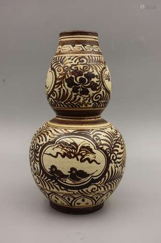 CHINESE JIZHOU WARE GOURD SHAPE VASE