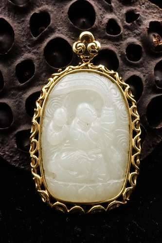 CHINESE WHITE JADE CARVING ON GOLD PENDANT