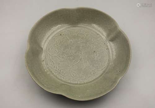 CHINESE YUEYAO WARE FLOWER PLATE