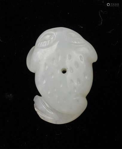 CHINESE QING DYNASTY WHITE JADE FROG PENDANT