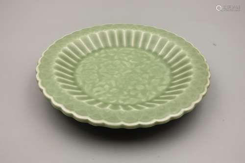 CHINESE CELADON LONGQUAN GLAZED CHARGER