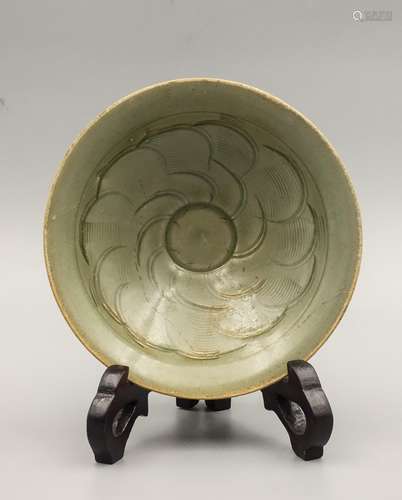 CHINESE CELADON LONGQUAN GLAZED FLOWER BOWL