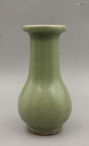 CHINESE CELADON LONGQUAN GLAZED VASE