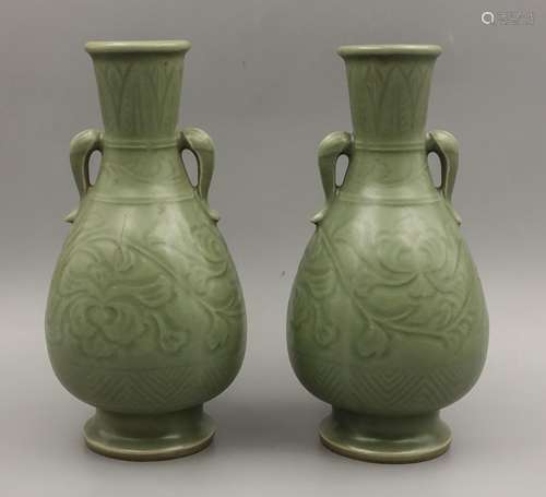 CHINESE CELADON LONGQUAN GLAZED TWIN EAR VASES