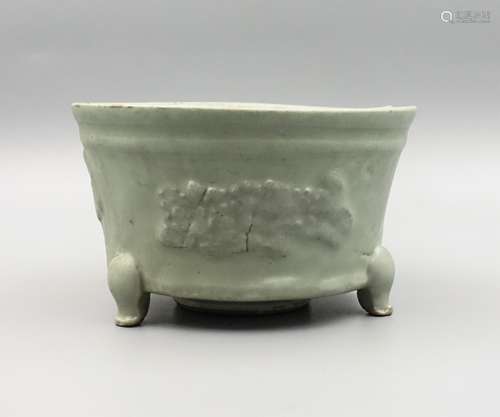 CHINESE CELADON LONGQUAN GLAZED CHARGER