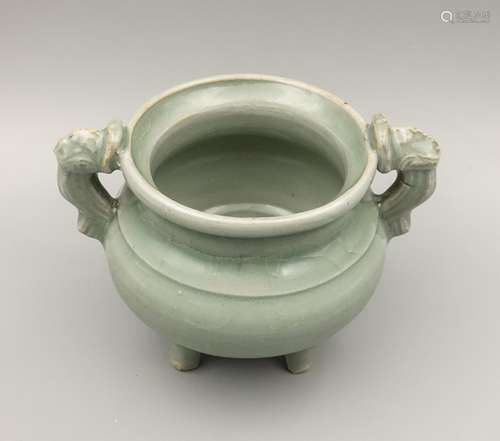 CHINESE CELADON LONGQUAN GLAZED TRIPOD CENSER