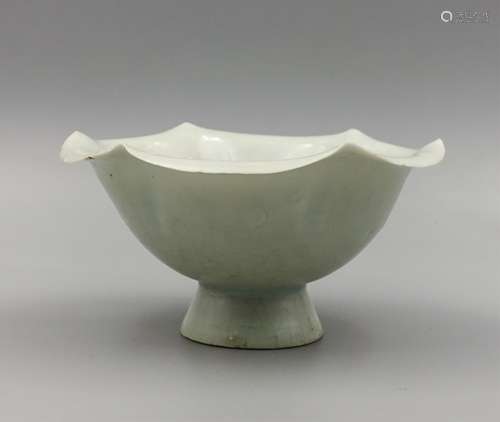 CHINESE CELADON GLAZED STEM BOWL