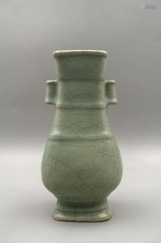 CHINESE CELADON LONGQUAN GLAZED VASE