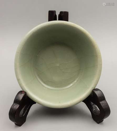 CHINESE CELADON LONGQUAN GLAZED BOWL