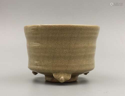 CHINESE CELADON LONGQUAN GLAZED TRIPOD CENSER