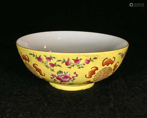 CHINESE YELLOW GROUND FAMILLE ROSE BOWL