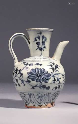 CHINESE BLUE AND WHITE PORCELAIN WINE EWER