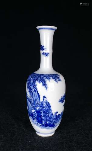 CHINESE BLUE AND WHITE PORCELAIN VASE