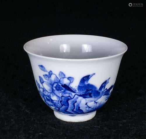 CHINESE BLUE AND WHITE PORCELAIN CUP