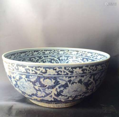 Chinese Ming Style Blue/White Porcelain Flower Bow