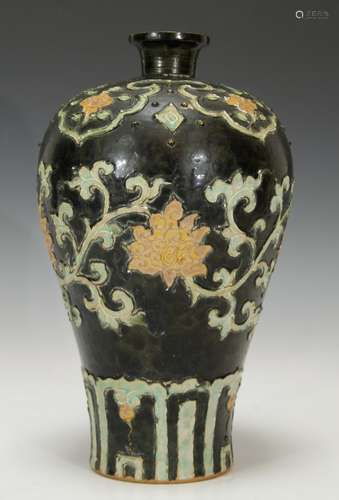 Chinese Yuan Style Pottery & Porcelain Vase