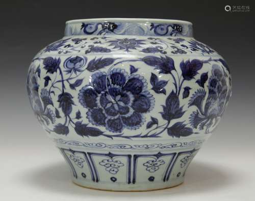 Chinese Blue/White Porcelain Vase