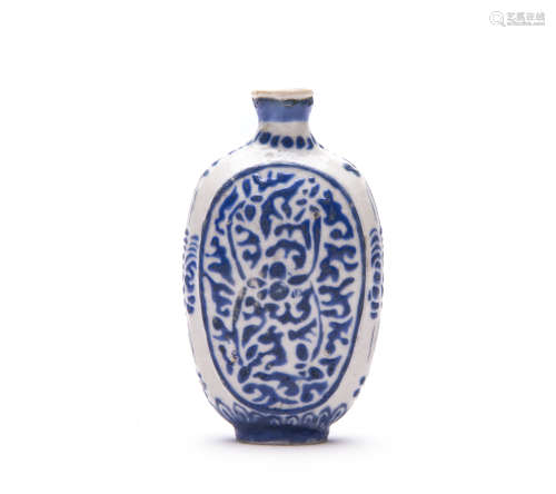 A Chinese Blue and White Porcelain Snuff Bottle