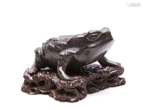 A Chinese Frog Shape Bronze Paper Weight