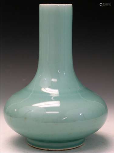 Chinese Celadon Porcelain Vase, Guangxu Period.