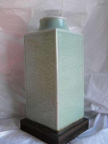 Antique Chinese Celadon Vase Lotus Flower