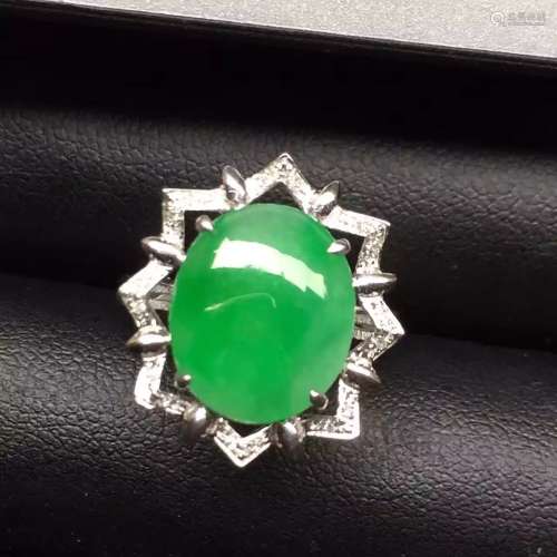 18K Gold Diamond Green Jadeite Ring