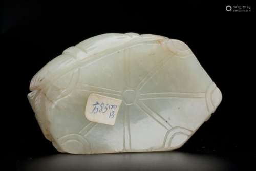 CHINESE ANTIQUE JADE LOTUS AND LEAVES