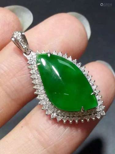 18K Gold Diamond Green Jadeite Pendant