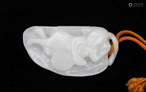 CHINESE WHITE JADE PENDANT, LADY ON LEAF