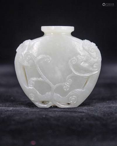 CHINESE WHITE JADE CHILONG SNUFF BOTTLE