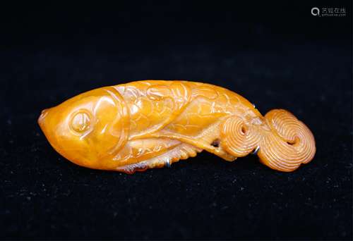 CHINESE HONEY AMBER BROOCH