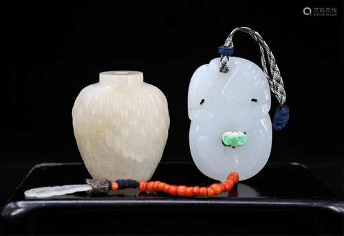 TWO CHINESE JADE ARTICLES, SNUFF BOTTLE & PENDANT