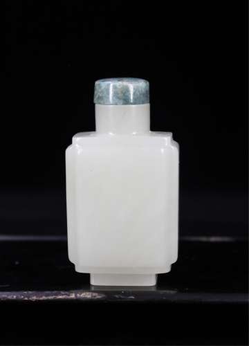 CHINESE WHITE JADE RECTANGULAR SNUFF BOTTLE