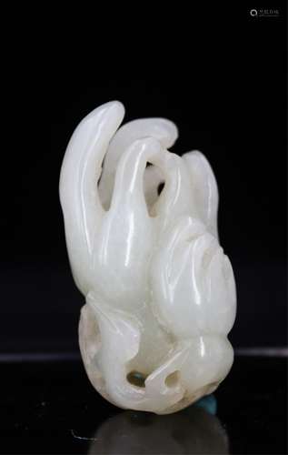 CHINESE WHITE JADE CARVED FINGERED CITRON PENDANT