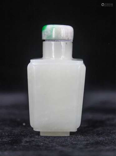 CHINESE WHITE JADE SQUARE SNUFF BOTTLE