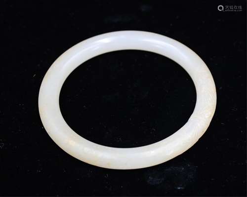 CHINESE WHITE JADE BANGLE WITH BAMBOO MOTIF