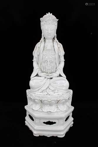 18TH CENTURY CHINESE BLANC DE CHINE DEHUA GUANYIN