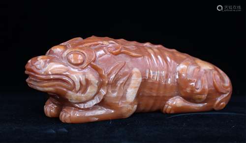 CHINESE AGATE CARVED BEAST PAPER WEIGHT