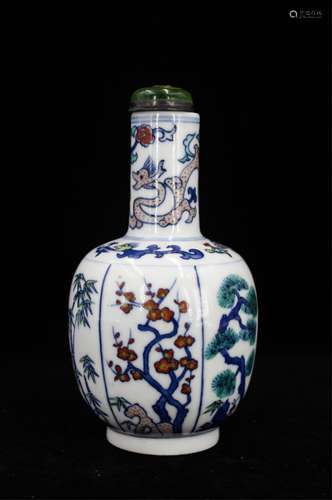 19TH CENTURY CHINESE DOUCAI PORCELAIN VASE