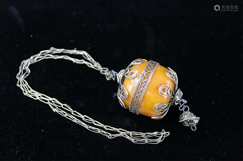 CHINESE AMBER BEADS ON SILVER NECKLACE