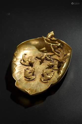 CHINESE QING DYNASTY GOLD LEAF SHAPE BRUSH WASHER